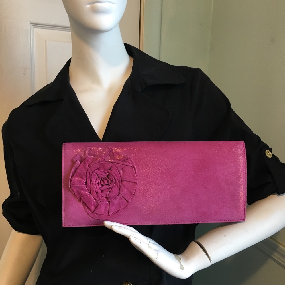 Betsy Johnson Luminus Fucsia Clutch